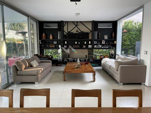 Casa En Venta Y Alquiler A La Laguna, Con 3 Dormitorios. Barrio Santa Bárbara, General Pacheco, Tigre.