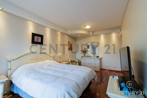 Venta Departamento 4 Ambientes Con Dependencia En Flores Sobre Avenida Avellaneda
