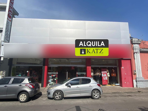Local - Gran Local Comercial En Ituzaingo Casi Peatonal Sarandí, 15 Mts De Frente, 880 M2 !!