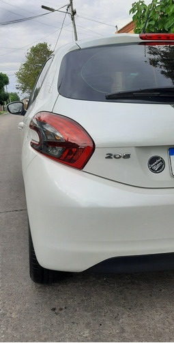 Imagen 25 de 25 de Peugeot 208 Allure