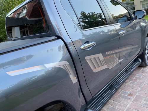 Toyota Hilux 2.8 Cd Srx 177cv 4x4 At 2017