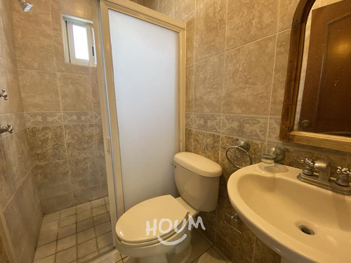 Casa En Jardín Real, Zapopan Con 4 Recámaras, 220 M², Id: 153696