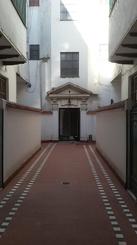Imagen 4 de 14 de 2 Amb. Monserrat, Moreno 2200. Casa Romana, Buen Estado