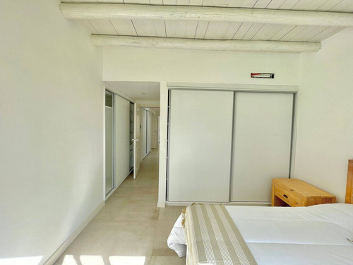 Imagen 9 de 25 de Venta Casa Con 3 Dormitorios Y Piscina En Parque Burnett Punta Del Este