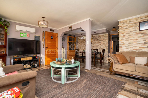 Acogedora Casa En Sector Residencial De Ciudad Del...