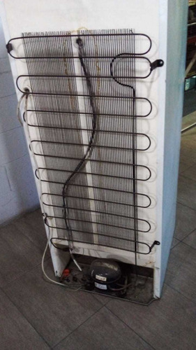 Imagen 4 de 10 de Service De Heladeras Cambio De Motor/burletes Carga De Gas
