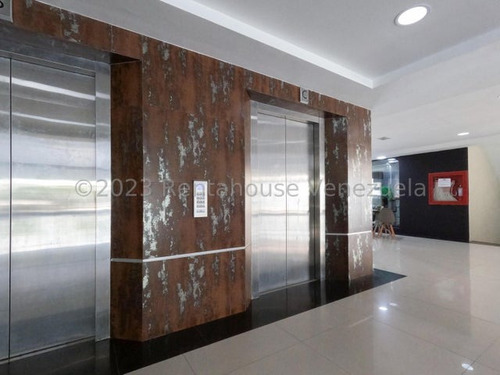 Moderna Oficina En El Triangulo Del Este De Barquisimeto, Remodelada, Fresca Y Amplia, 2 3 - 3 2 6 9 1 Ideal Para Tu Empresa Del Ramo Servicios, Francisco Rojas Norscia Rentahouse, Llama Ya Y Compra!