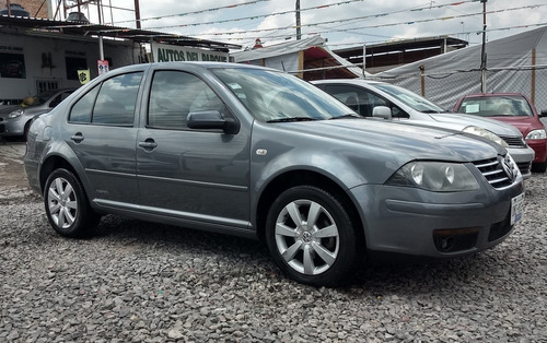 Imagen 9 de 15 de Volkswagen Jetta Cl Team 2013