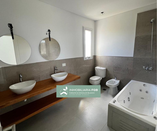 Casa Con Pileta En Venta En Barrio Puerto | El Cantón - Financiación - 3 Dormitorios - Pérgola Cubierta