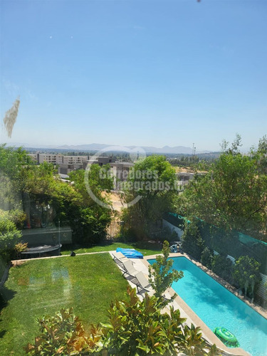 Casa En Venta De 5 Dorm. En Colina