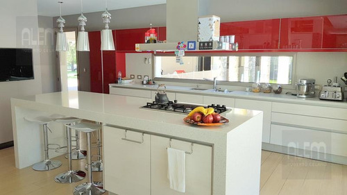 Imagen 2 de 30 de Exclusivo Inmueble Sobre Triple Lote En St. Thomas Canning