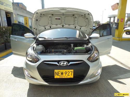Imagen 10 de 15 de Hyundai I25 Accent Gl