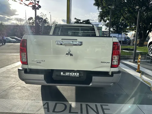 Mitsubishi L200 2.4 Glx Plus 4X4