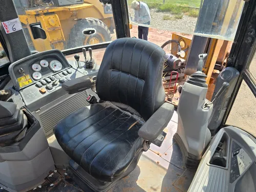 Pala Con Retro Cat 430e 4x4 En Tucumán Envíos Al País