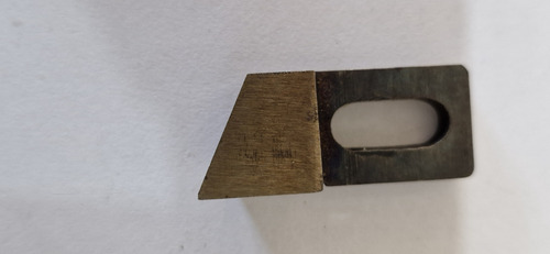 Riscador Para Respingadeira Direita 37,4x15,7mm Furo 16x7mm (Usado)