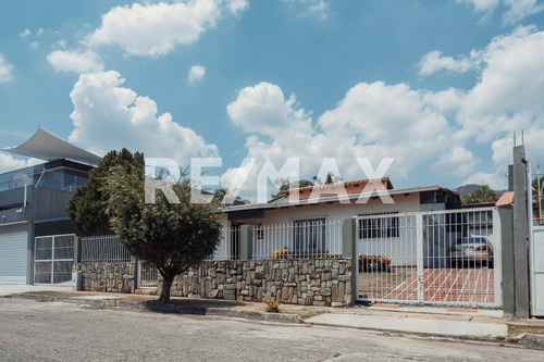 Np En Venta Casa En Valle De Camoruco, Conjunto Cerrado Con Vigilancia. Código 228976