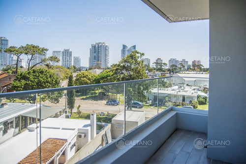 Apartamento En Venta De 1 Dormitorio En Edificio View, Punta Del Este 