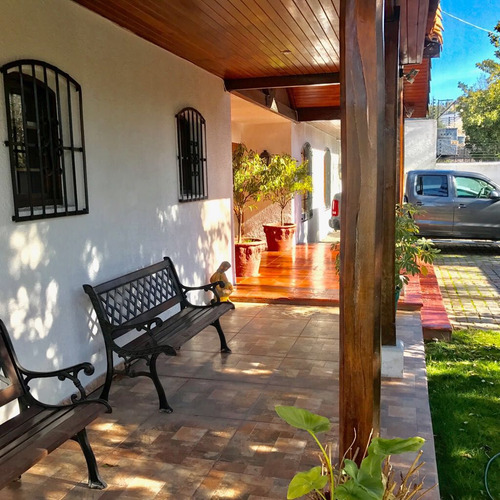 Casa Chilena En Manquehue Oriente