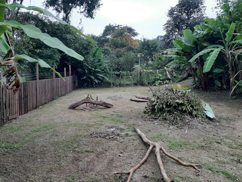 Chácara Com 5 Cômodos, 1 Banheiro E 2 Garagens