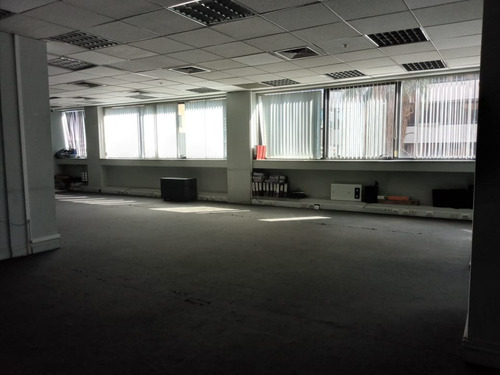 (ofi) Oficinas Habilitada Isidora Goyenechea, Metro El Golf