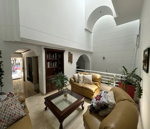 Imponente Casa Revestida En Marmol En El Ingenio