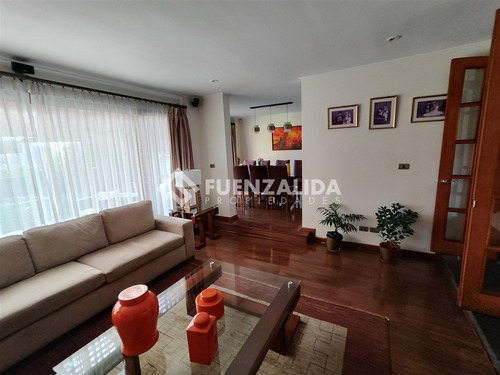 Casa En Venta De 5 Dorm. Condominio, San Carlos De Apoquindo
