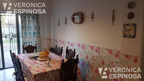 Casa De Tres Ambientes En Venta. Hurlingham.
