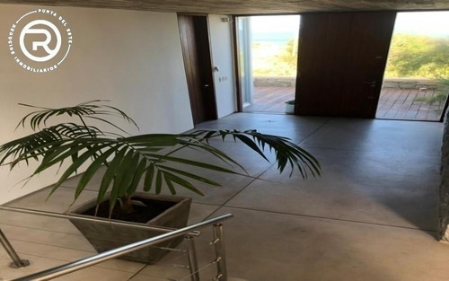 Lujosa Y Moderna Casa Con Una Increíble Vista Al Mar En El Chorro - Ref 5297