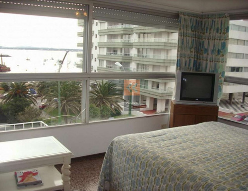 Precioso Apartamento Con Vista Al Puerto De Punta Del Este, Ubicado En La Peninsula.- Ref: 1386