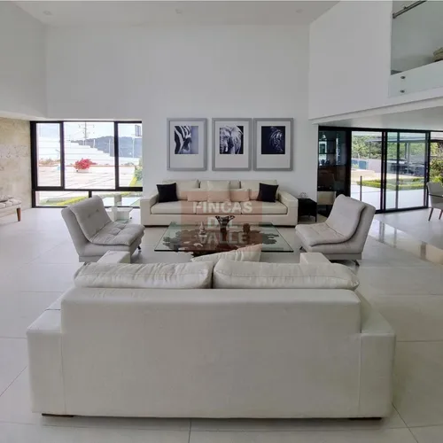 Calima. 3.685 M2, Finca En Venta