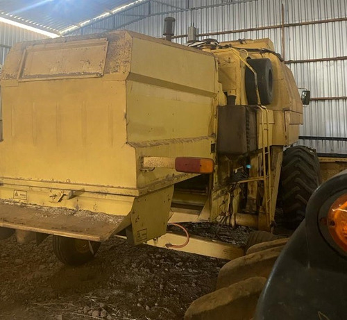 Colheitadeira New Holland 8055 Ano 1992