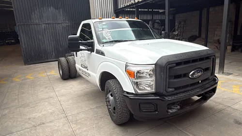 Ford F-350 V8 6.2 L