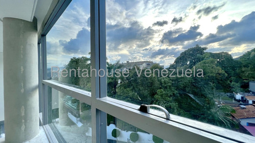 ¡¡apartamento Con Un Concepto Completamente Innovador, Amplias Panoramicas, Vista Privilegiada Y Urbanización Vip, Hermosa Sala Doble Altura! - Altamira - Luis Gomez - Mls #25-18504