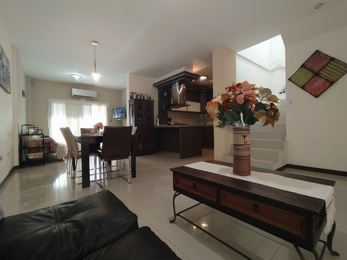 Imagen 2 de 13 de Townhouse En Venta En Urb. El Piñal, #23-13132. More 04145981129