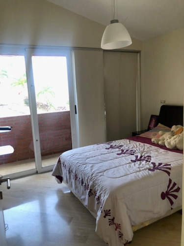 Se Vende Hermosa Villa-300m²-5h+4.5b+5p+1m-urb.cerrada-loma Linda-eg
