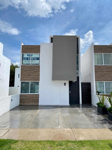 Imagen 1 de 14 de Casa En Venta Pontevedra, Tlajomulco, López Mateos Sur