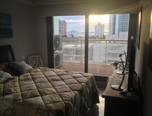 Venta De Apartamento 1 Dormitorio Y Medio En Playa Mansa