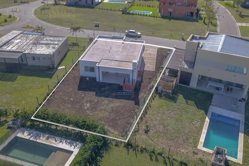 Casa En Venta En Una Planta En Santa Emilia Pg