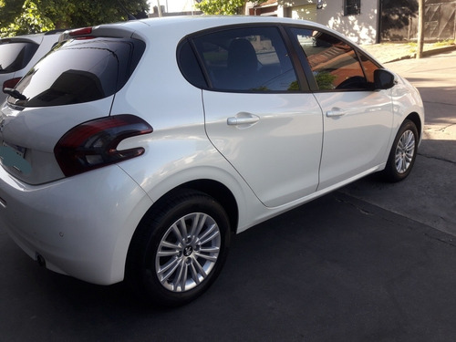 Imagen 4 de 15 de Peugeot 208 2019 1.6 Allure
