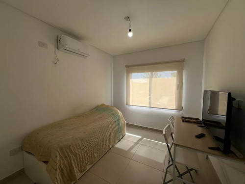 Casa 4 Amb Con Pileta Barrio Santa Elena Pilar Del Este