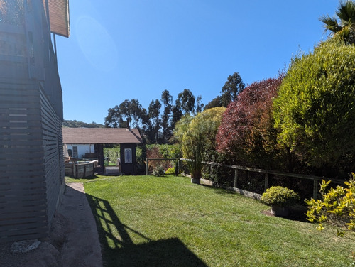 Parcela Con 2 Casas Y Cabaña En Mantagua, 2500m2