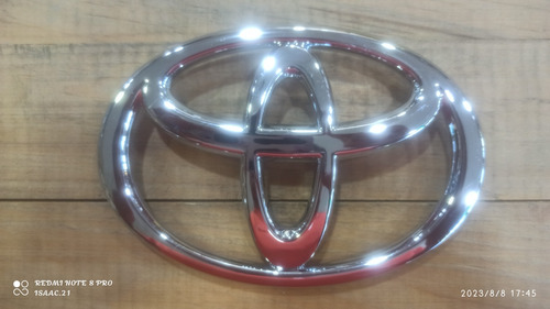 Emblema Radiador Toyota Hilux, Fortuner, Corolla 75311-0k050