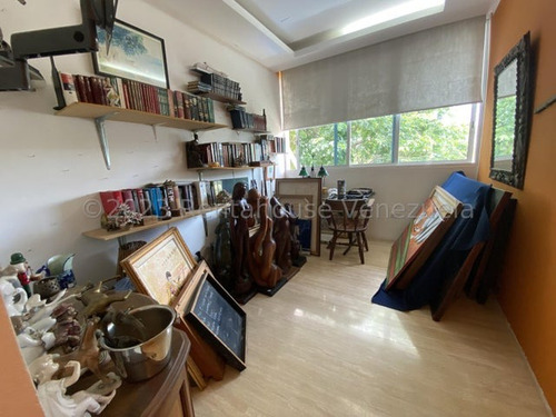 Amplia Y Luminosa Casa En Venta En Bosques De La Lagunita