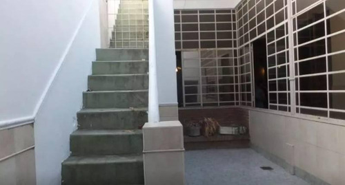 Imagen 2 de 16 de Imperdible Venta De Casa En Barrio Cura