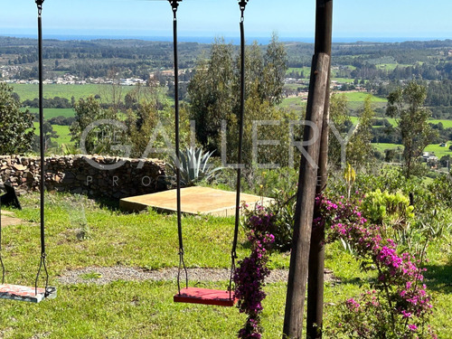 Vista Panorámica Al Valle Y El Mar De Fondo