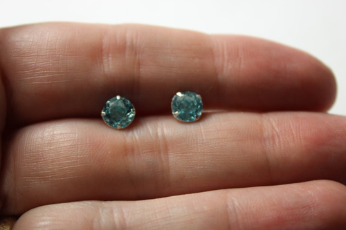 Brincos Zircônia Redonda 7mm Prata 925 Azul Claro