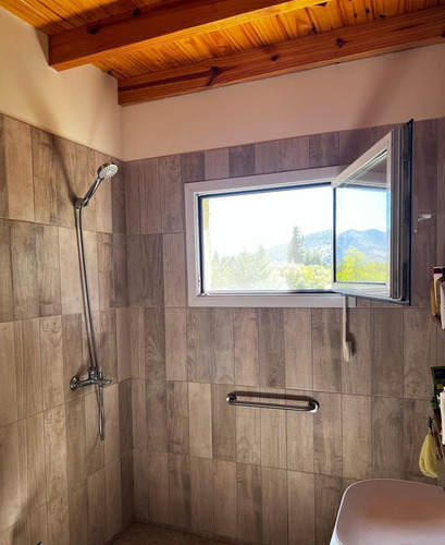 Casa En Venta - 3 Dormitorios 2 Baños - Cochera - 1.560mts2 - San Martín De Los Andes
