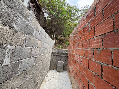 Ji 25-18345. En Venta Terreno De 240m2 Con Bienhechurías, Ubicado En Guatire.