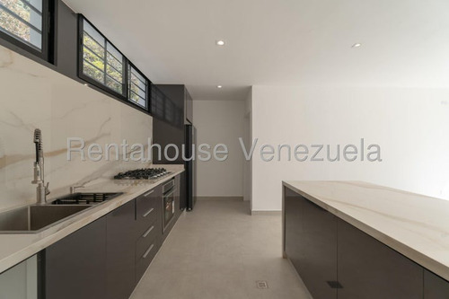 Hermosa Casa Totalmente Remodelada En Venta Ubicada En El Cafetal 25-17659