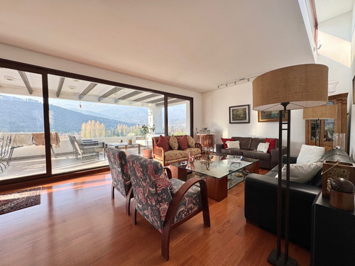 Con Vista, Condominio Y Cercana A Colegios En Los Trapenses